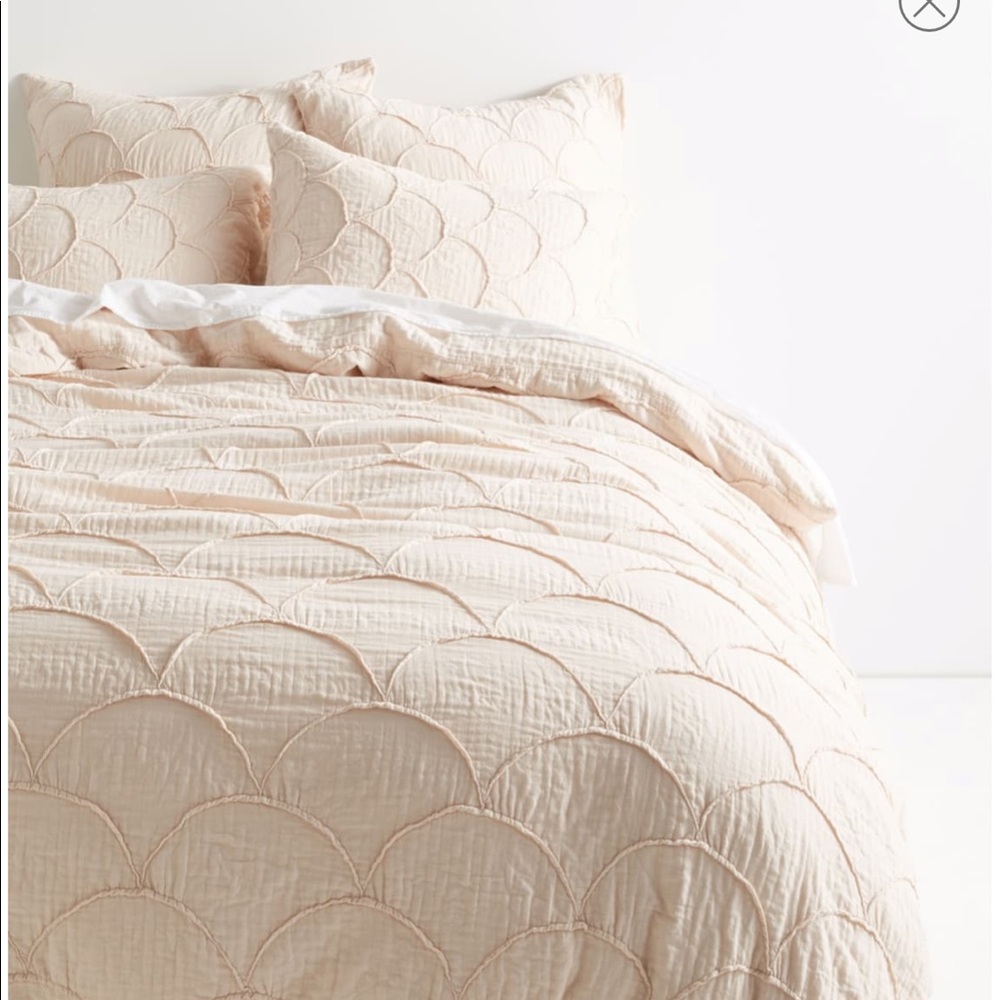 Anthropologie scalloped Queen duvet